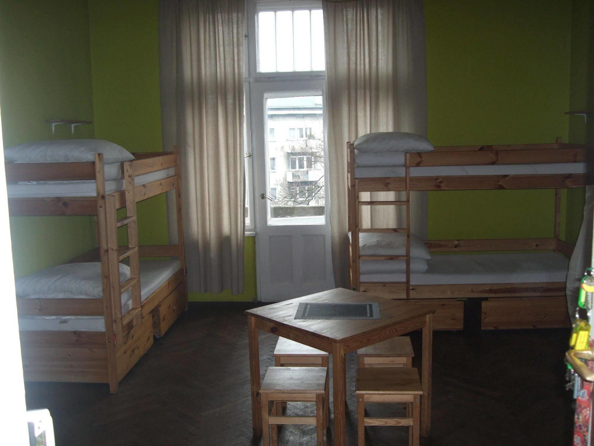 Old Walls Hostel Краків Екстер'єр фото