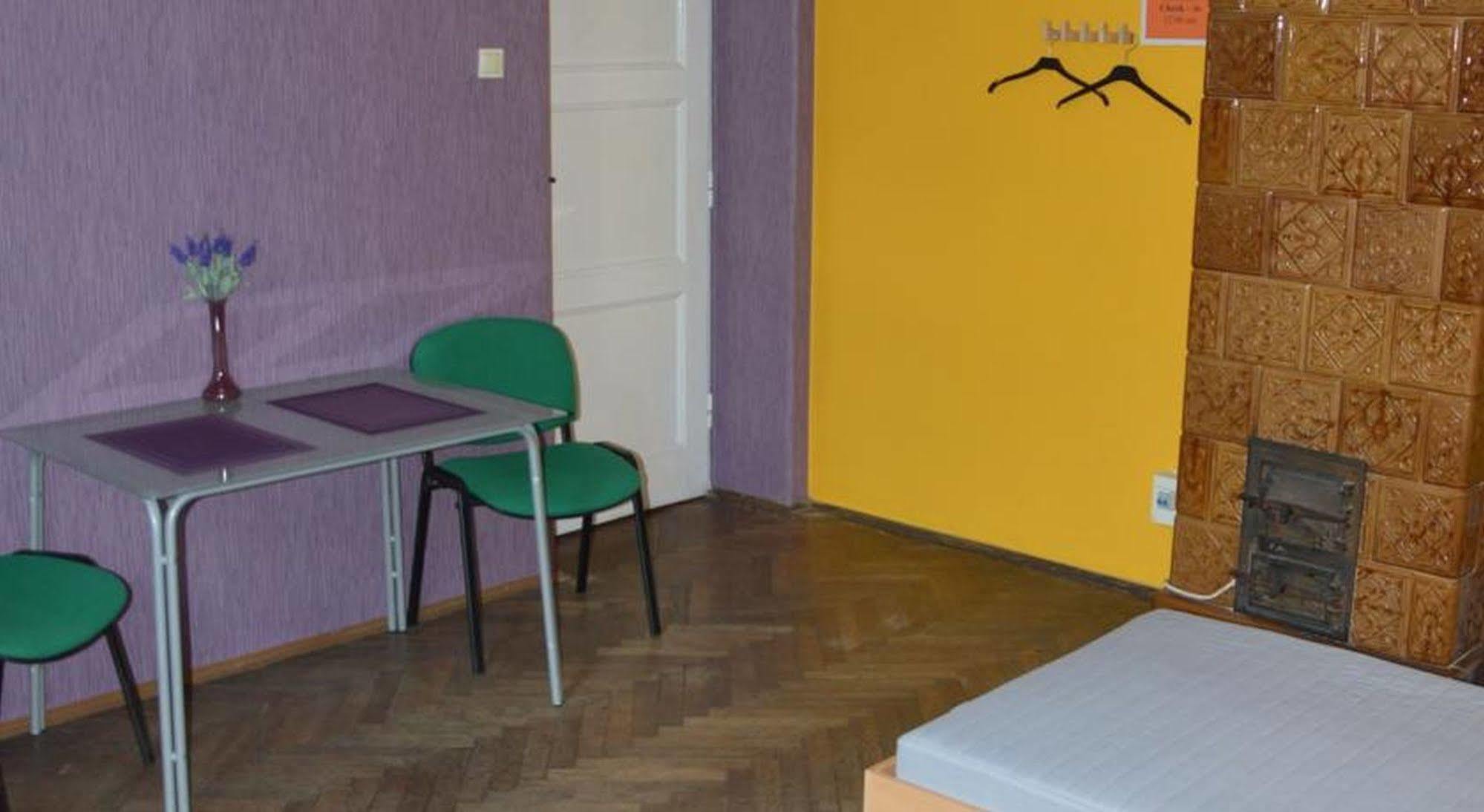Old Walls Hostel Краків Екстер'єр фото