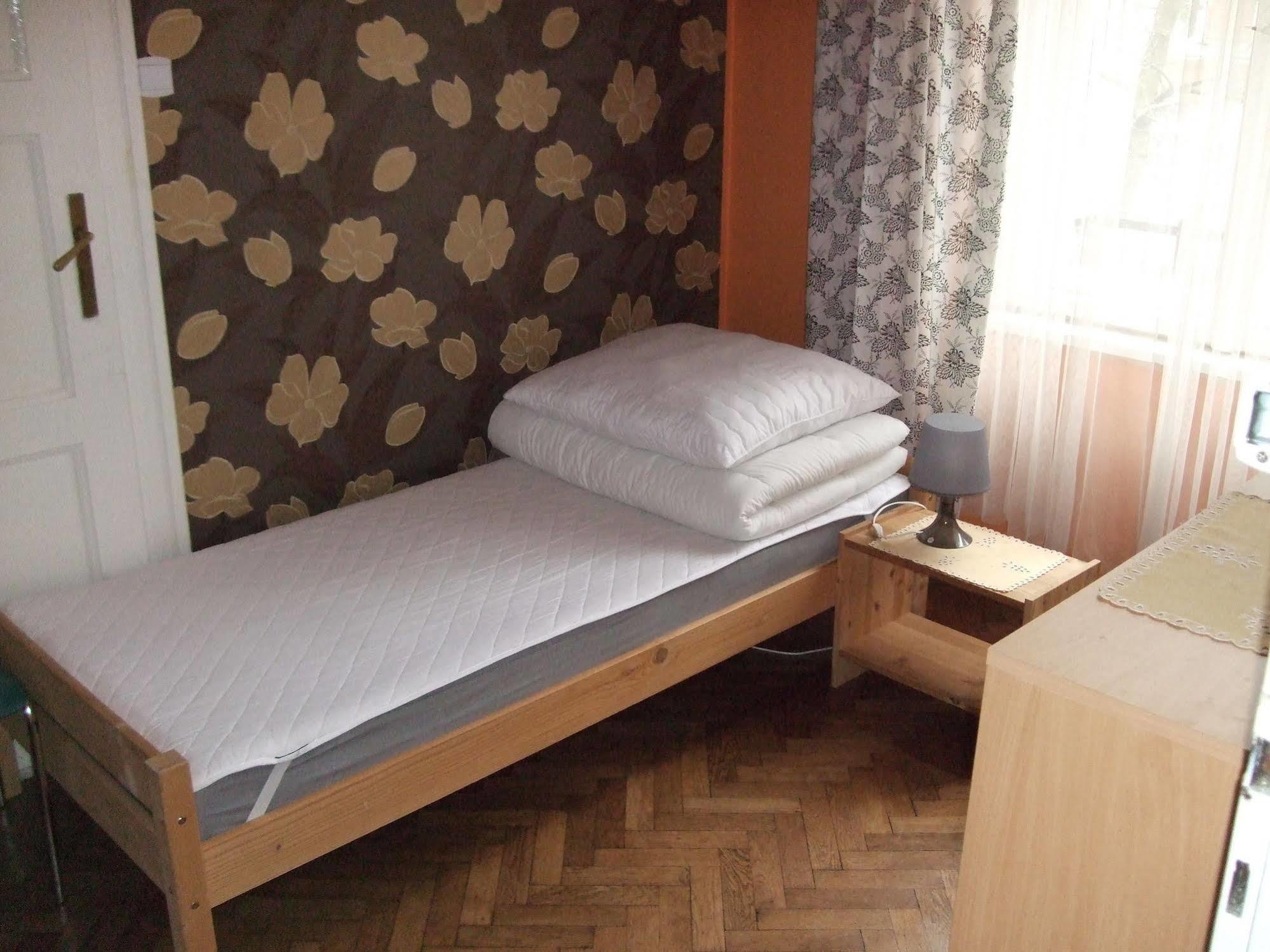 Old Walls Hostel Краків Екстер'єр фото