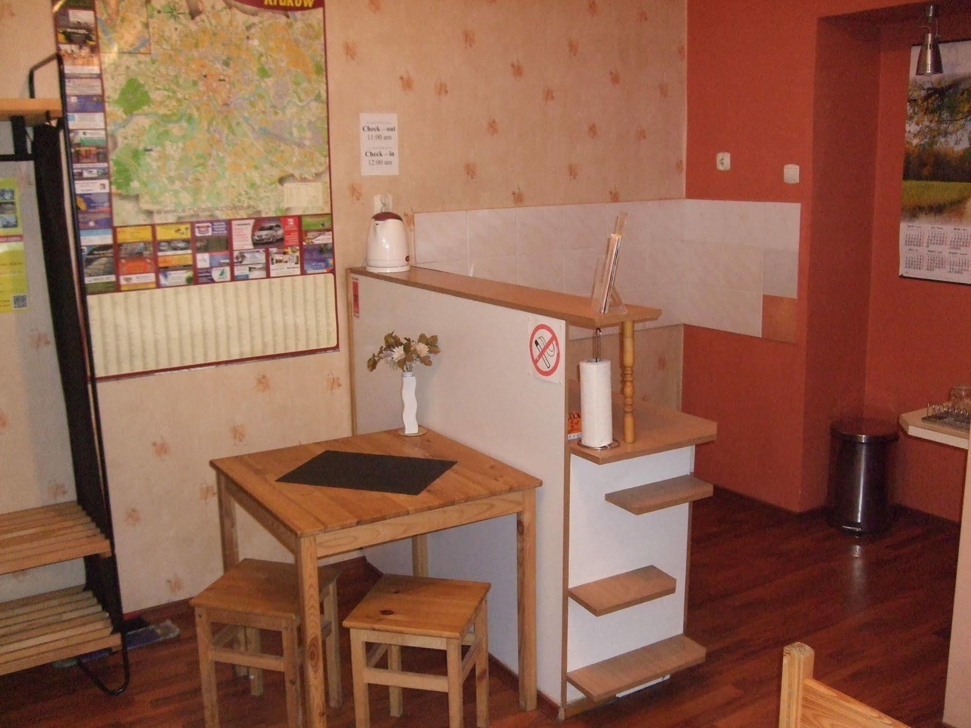 Old Walls Hostel Краків Екстер'єр фото