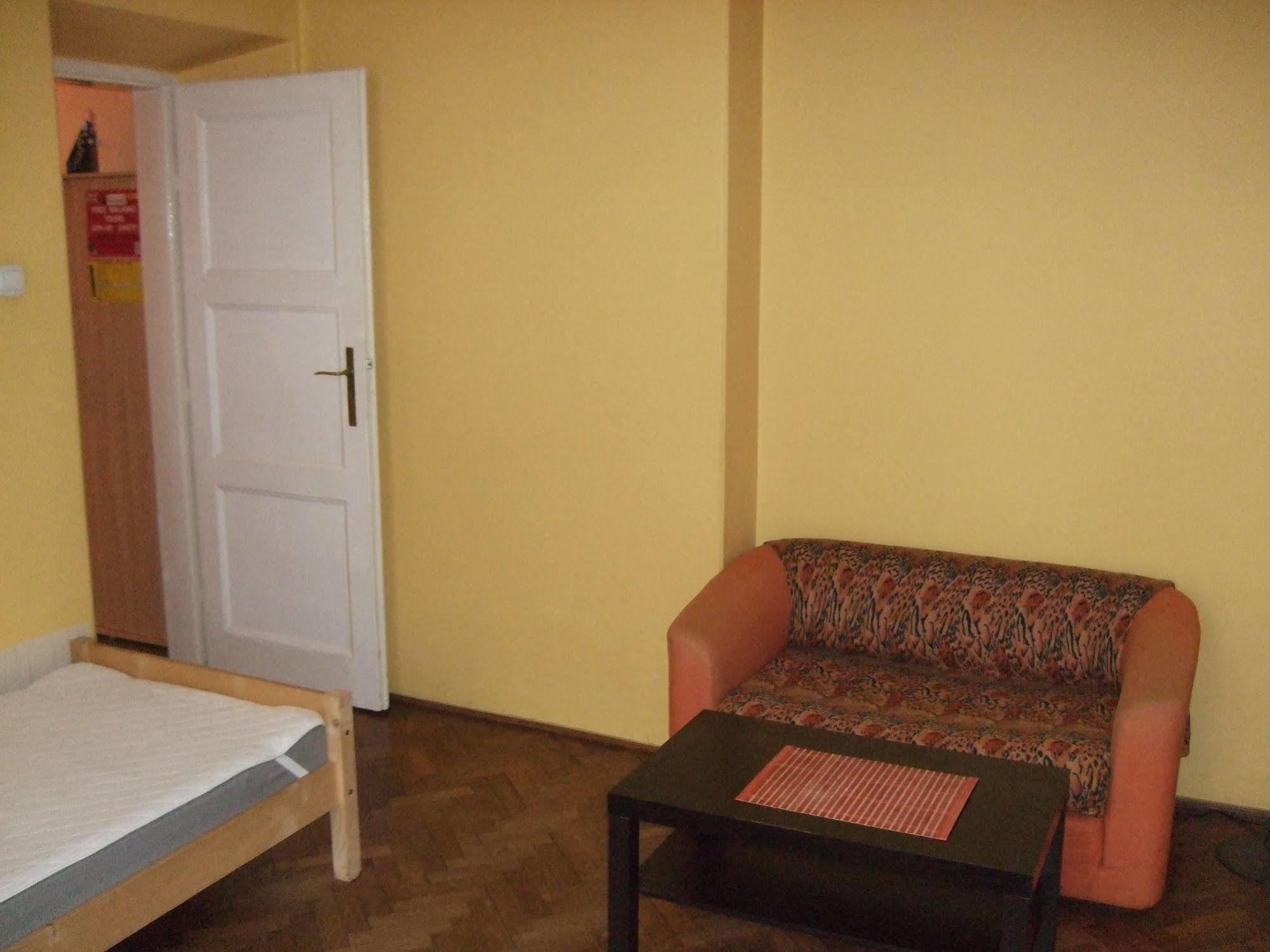 Old Walls Hostel Краків Екстер'єр фото