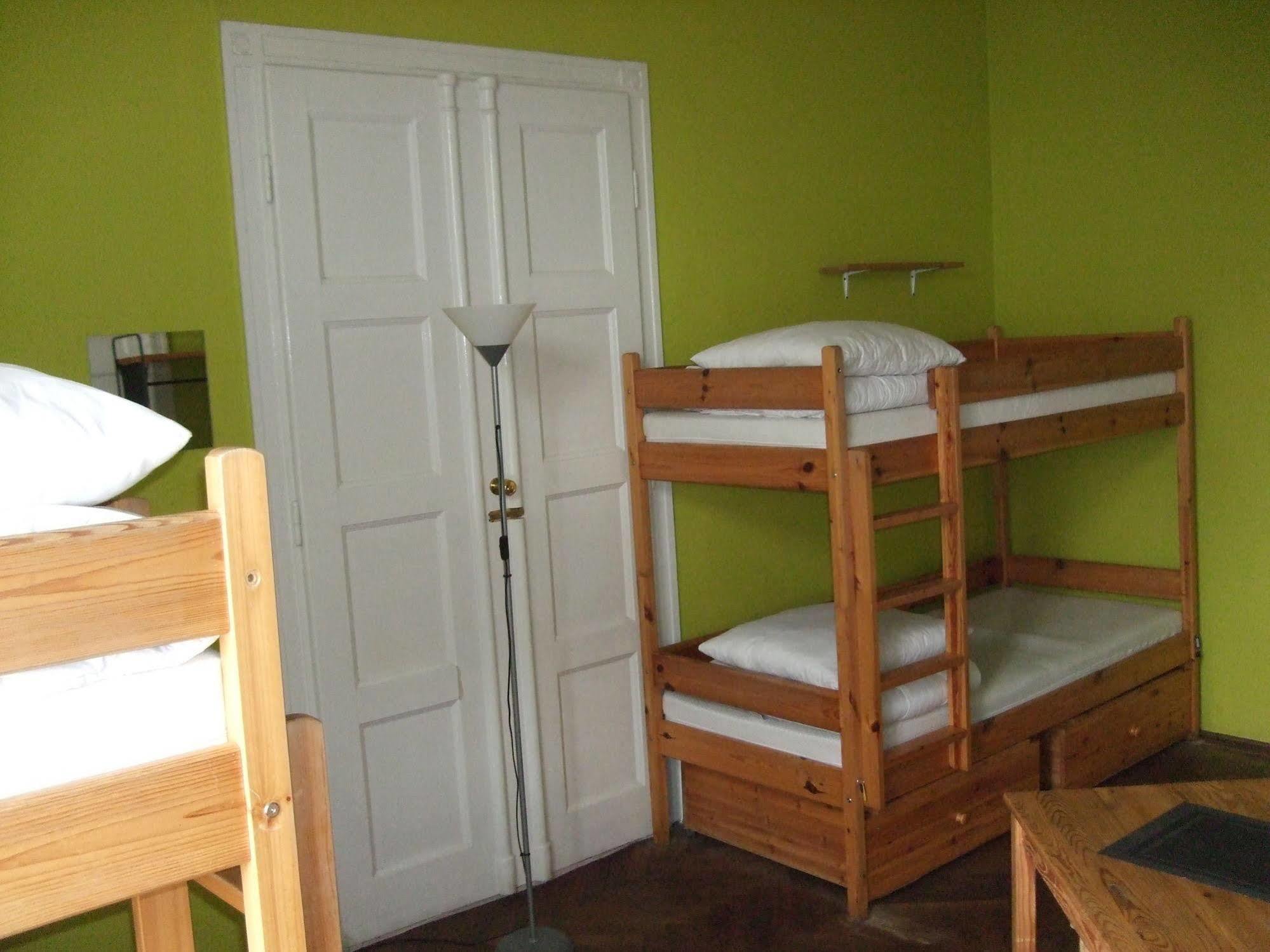 Old Walls Hostel Краків Екстер'єр фото