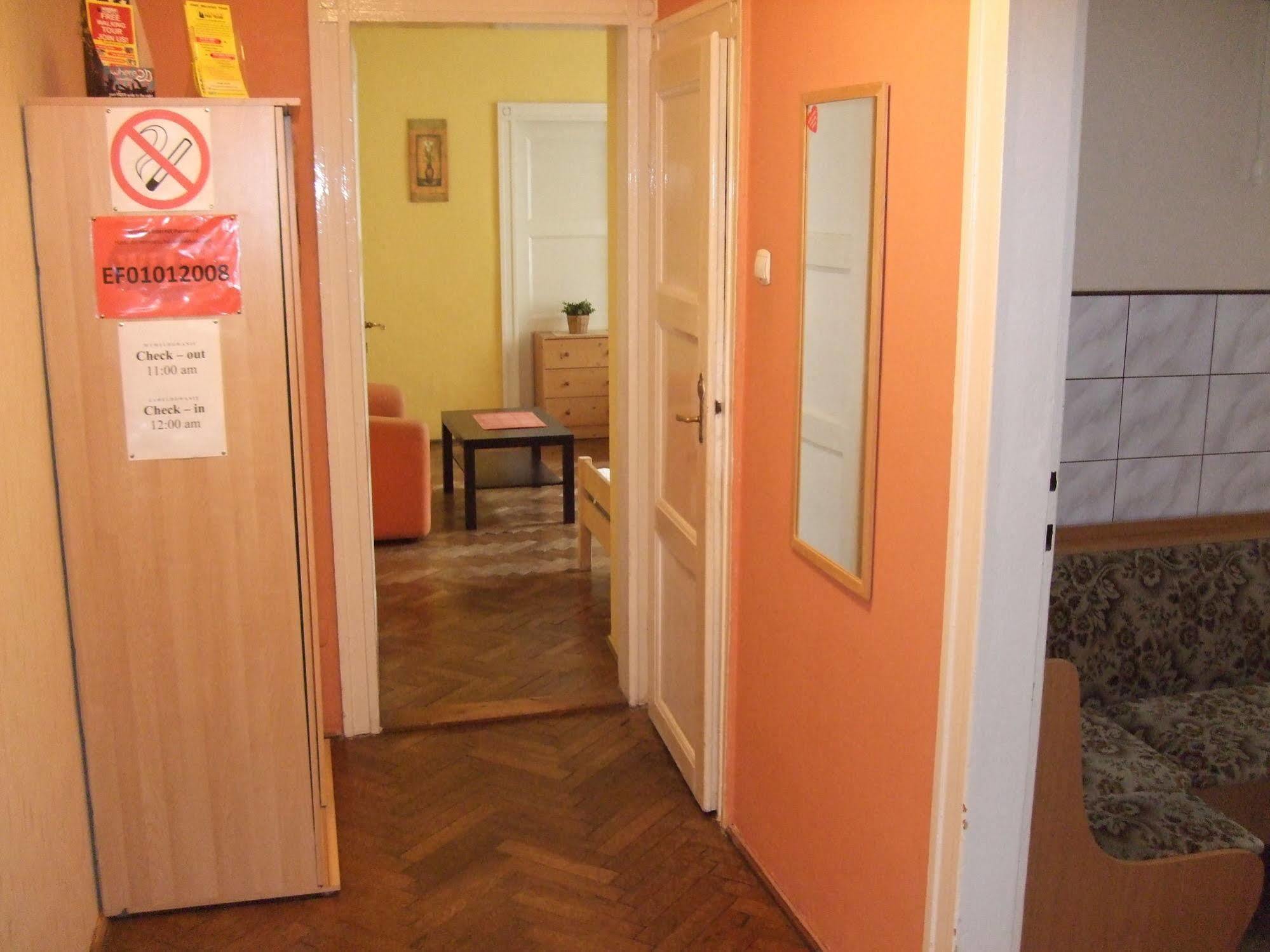 Old Walls Hostel Краків Екстер'єр фото