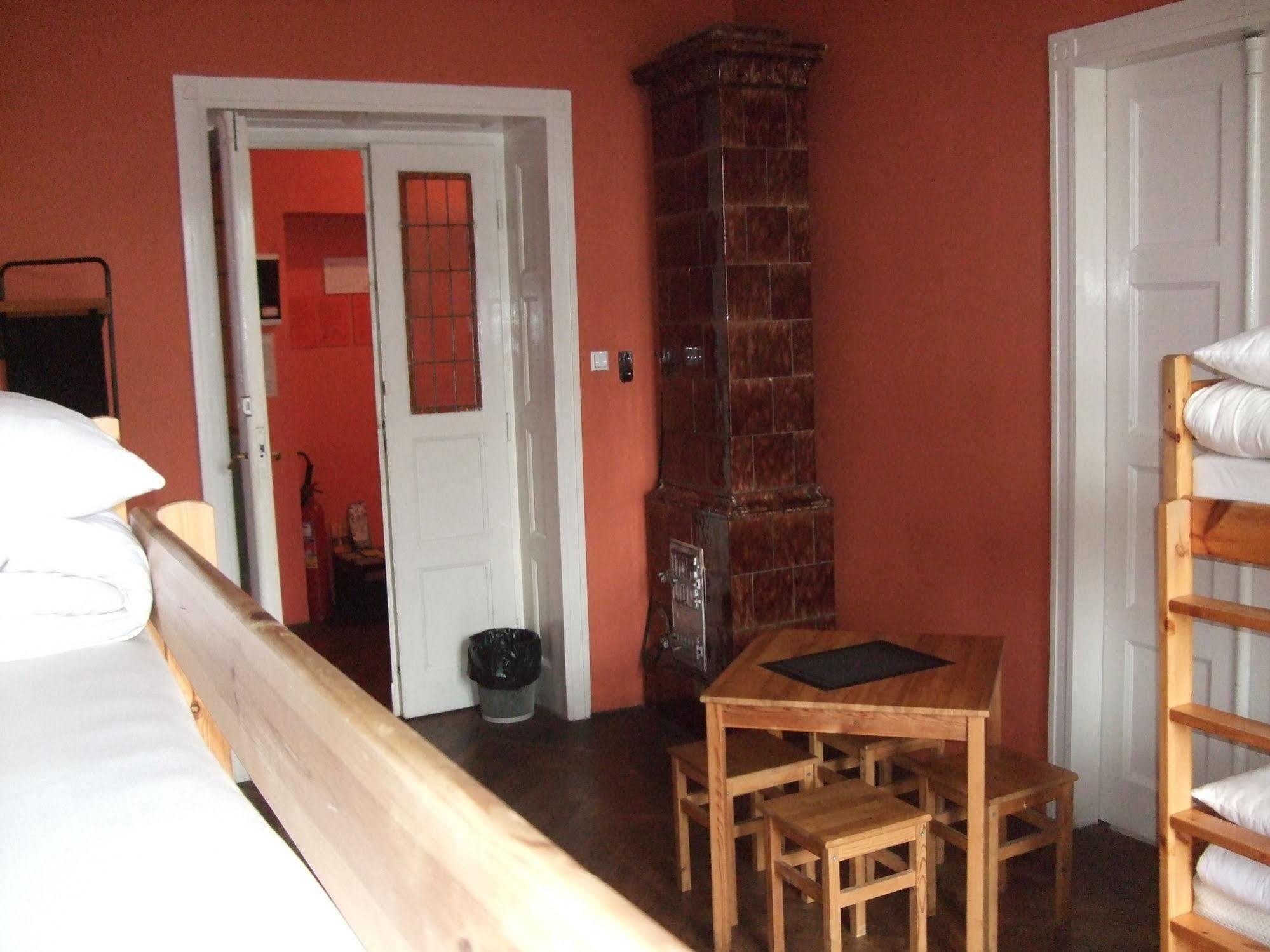 Old Walls Hostel Краків Екстер'єр фото