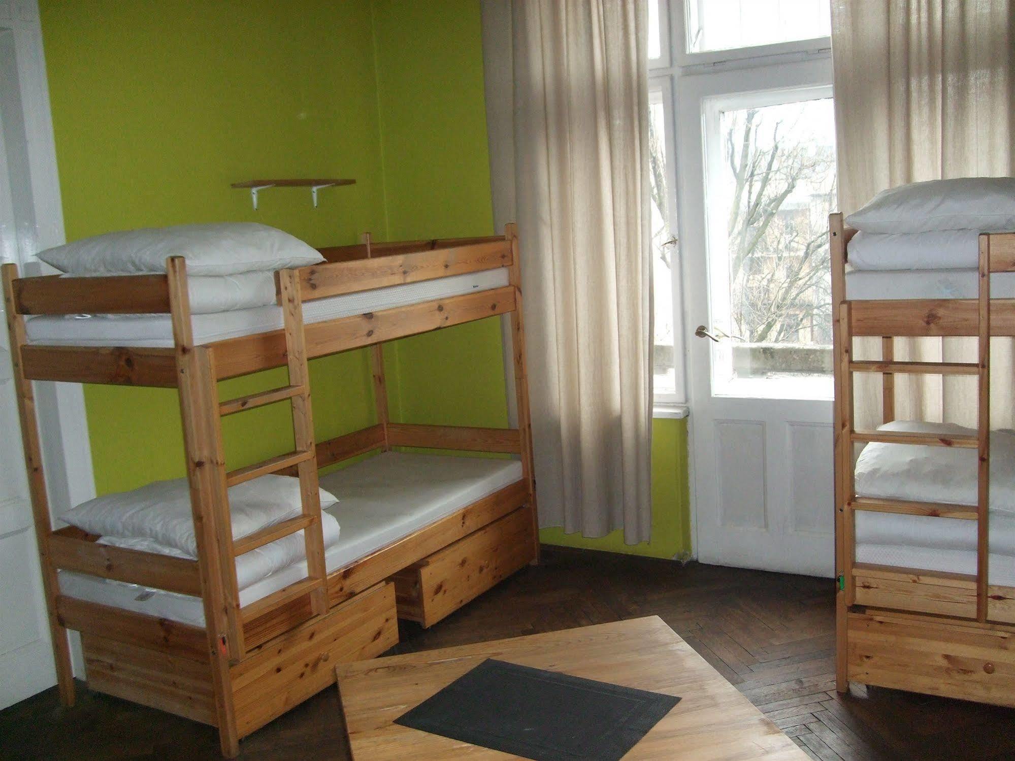 Old Walls Hostel Краків Екстер'єр фото