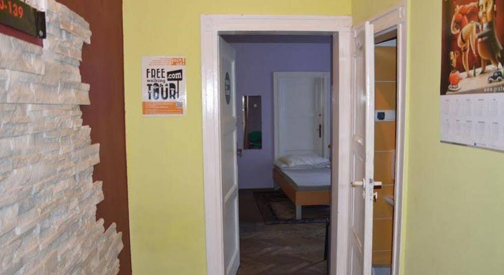 Old Walls Hostel Краків Екстер'єр фото